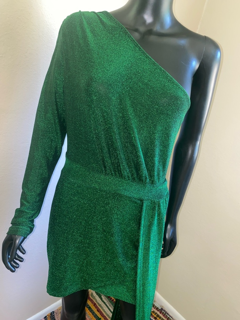 One-Shoulder Emerald Green Mini Dress with Sash - Picture 3 of 9